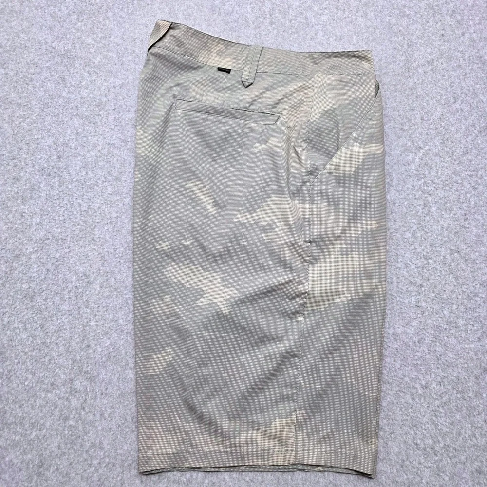 Oakley Golf Shorts Mens Size 40 Grey Digital Camo Flat Front Performance Casual - Picture 7 of 14